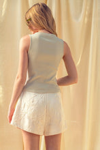 Load image into Gallery viewer, Ecru Floral Jacquard Pleated Shorts