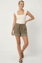 Load image into Gallery viewer, Sable Contrast Trim Linen Shorts