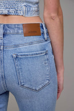 Load image into Gallery viewer, Hidden 27” Inseam Happi HW Crop Flare Jean-Light Wash