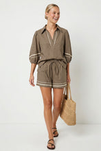 Load image into Gallery viewer, Sable Contrast Trim Linen Shorts