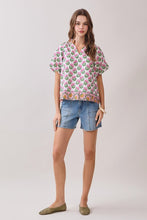 Load image into Gallery viewer, Pink Floral Print Bubble Slv Split Neck Top