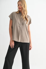 Load image into Gallery viewer, Satin V-Neck SS Top Mocha