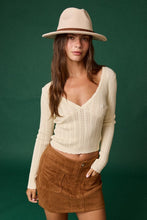 Load image into Gallery viewer, Cream Stretchy V-Neck LS Scallop Top