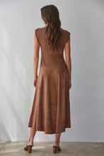 Load image into Gallery viewer, Brown Ribbed/Suede Maxi Dress