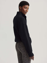 Load image into Gallery viewer, Varley Sian Cropped Half Zip Midlayer Black