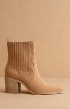 Load image into Gallery viewer, Camel Paneled Western Bootie