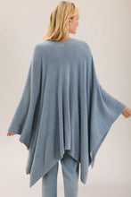 Load image into Gallery viewer, Barefoot Dreams CCL Weekend Wrap- Blue Aura