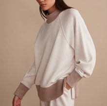 Load image into Gallery viewer, Varley Loxely Raglan Boyfriend Sweat-Ivory Marl/Taupe Marl