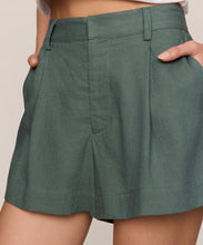 Load image into Gallery viewer, Z Supply Everglade Vantage Linen Shorts