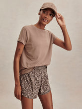 Load image into Gallery viewer, Varley Saskia Seamless Longline Tee- Pine Bark