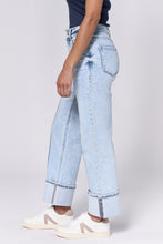 Load image into Gallery viewer, DJD Lake Shore Holly Jeans