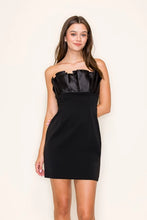 Load image into Gallery viewer, Black Ruffled Strapless Dress