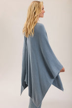 Load image into Gallery viewer, Barefoot Dreams CCL Weekend Wrap- Blue Aura