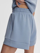 Load image into Gallery viewer, Varley Atrium HR Short 4.5-Rain Blue