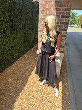 Load image into Gallery viewer, Black Button Down Boxy Vest