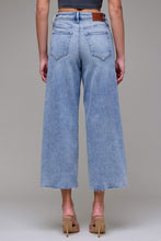 Load image into Gallery viewer, Hidden Med. Denim Nori Cropped Wide Leg Jean