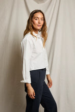 Load image into Gallery viewer, Perfect White Tee White Poplin LS Woven Button Top