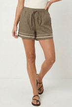 Load image into Gallery viewer, Sable Contrast Trim Linen Shorts