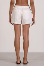 Load image into Gallery viewer, White Elastic Waist Fray Hem Shorts