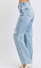 Load image into Gallery viewer, Light HW Distressed 90’s Straight Jean