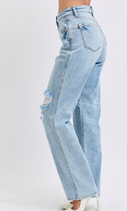 Light HW Distressed 90’s Straight Jean