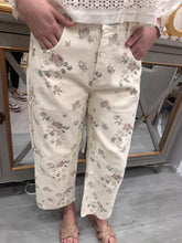 Load image into Gallery viewer, Cream Rose Printed Denim Jeans
