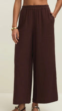 Load image into Gallery viewer, Z Supply Choc Cherry Scout Linen Pant