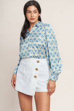 Load image into Gallery viewer, White Woven Skort w/ Gold Buttons