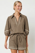 Load image into Gallery viewer, Sable Contrast Trim Puff Slv Linen Blouse