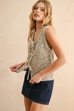 Load image into Gallery viewer, Leopard Tie Frnt Knitted Vest