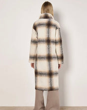 Load image into Gallery viewer, Cream/Brown Large Scaled Check Oversized Coat