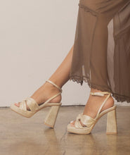Load image into Gallery viewer, Light Gold Knotted Band Platform Heel