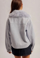 Load image into Gallery viewer, Fluffy Detachable Button Down Jacket