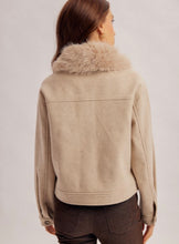 Load image into Gallery viewer, Fluffy Detachable Button Down Jacket