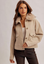 Load image into Gallery viewer, Fluffy Detachable Button Down Jacket