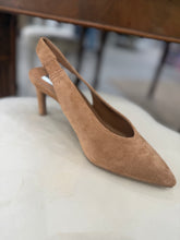 Load image into Gallery viewer, DV Klara Camel Slingback Heel