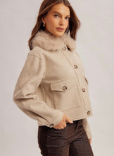 Load image into Gallery viewer, Fluffy Detachable Button Down Jacket